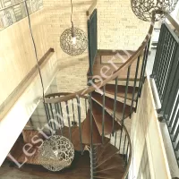 Винтовая лестница  с деревянными ступенями Лира - 1