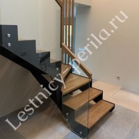 Г-образная открытая лестница с забегом  LT Glass Black