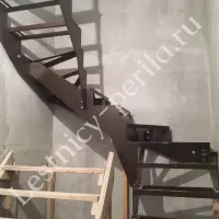 Металлокаркас для лестницы п-образный с забегом КО-5 - 7