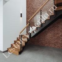 Трехмаршевая лестница с забежными ступенями KO Glass Simple Black